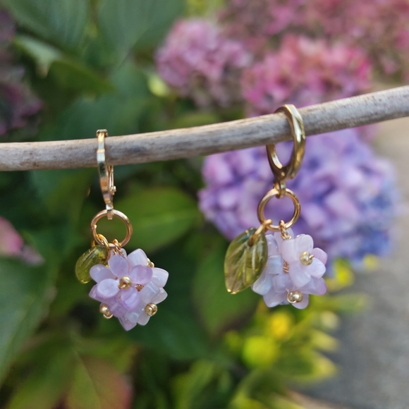 Handmade hydrangea earrings - Picture 6 of 6